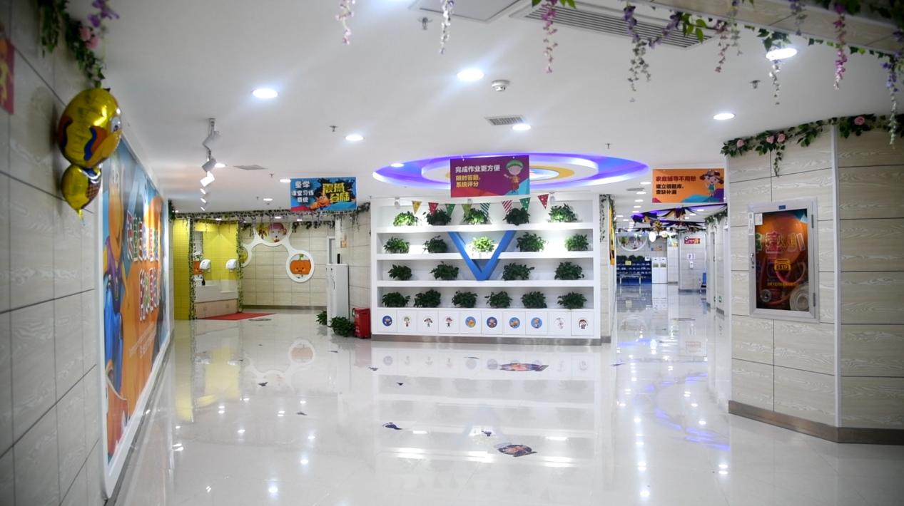 天童美語(yǔ)，以強(qiáng)大的師資力量為每個(gè)孩子負(fù)責(zé)